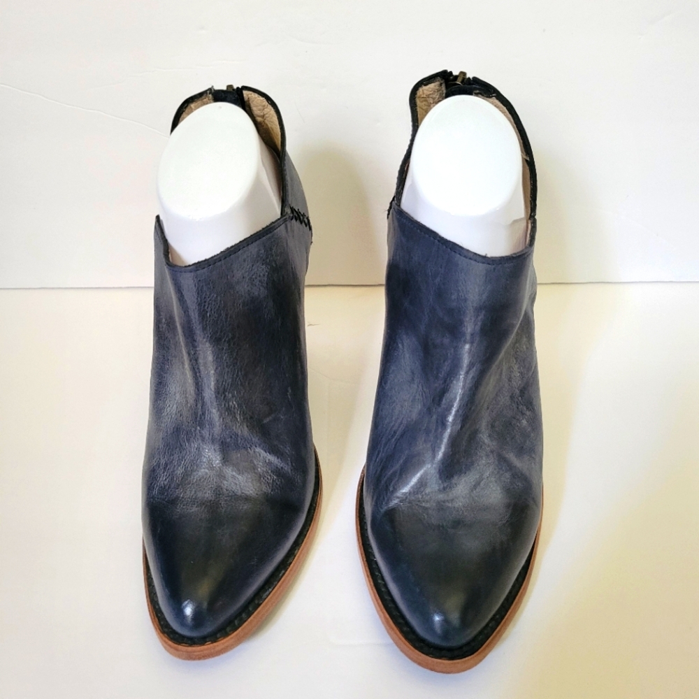 Freebird By Steven Booties Women's Pre-Owned Navy Leather Size 10